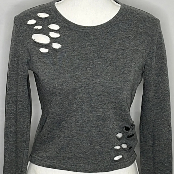 Alphalete Distressed Long Sleeve Crop Top in Gray - Size XS - Picture 2 of 7